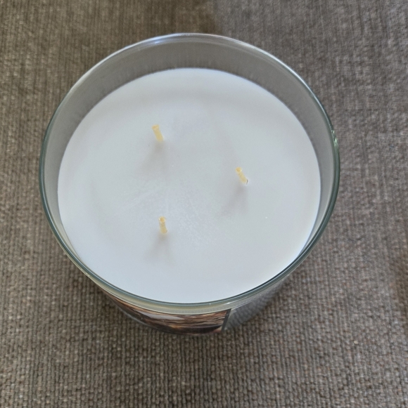 Bath & Body Works candle - Marshmallow Fireside - Picture 2 of 3